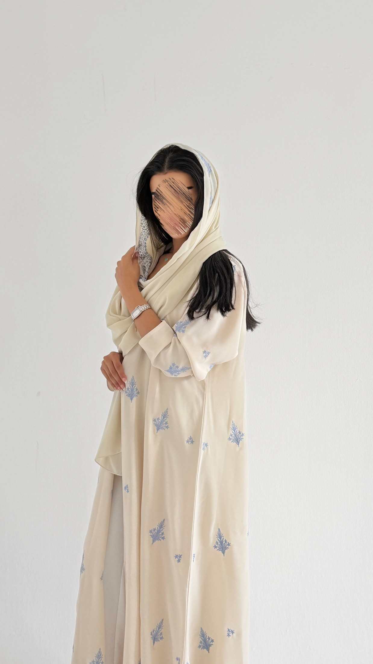 عبايات ملونة